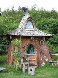 Sitka Spruce Tree House In Tlell Tree House Fairytale House Hobbit House