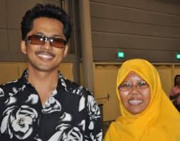 7 artis yang meninggal dunia di bulan suci ramadhan. Penyanyi Lagu Memori Cinta Luka Nassier Wahab Meninggal Dunia