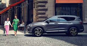 Hyundai đã chính thức giới thiệu santa fe 2021 tại việt so với đời trước, santa fe dài hơn 15 mm, rộng hơn 10 mm và cao hơn 5 mm trong khi trục cơ sở ngắn hơn 5 mm. Hyundai Santa Fe 2021 Cáº­p Báº¿n Indonesia Chá» Ngay Vá» Viá»‡t Nam