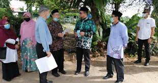 Luxurious shopping malls dot its landscapes and a new cultural scene is set to take centre stage in a few years. Kerajaan Bina Kompleks Mahkamah Syariah Tawau