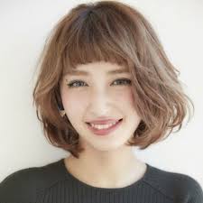 柔らかなフェザーボブが大人ヘアのトレンドに 髪型 ボブヘア 髪型 流行り