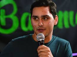 Joking around: Aspiring comedians form bond with Norwalk open mic nights