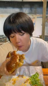 Burger enyak di Bandung anti ngantri-ngantri , 📍 Abraham & Smith, (  Tamblong Dalam, Sumur Bandung), BESAN 17, (Beta Esna Makan),  Abraham$Smith:, • Enak & gak ngantri, • Parkiran mobil cukup, • ...