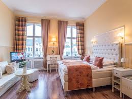 Das große bad mit dusche und badewanne lässt keine wünsche offen. Hotelzimmer Mit Whirlpool In Berlin Baden Im Luxus