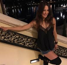 View the profiles of people named victor vannucchi. Victoria Vannucci Cerro Su Local En Recoleta Y Les Aviso A Sus Empleados Por Whatsapp Noticias De Buenos Aires