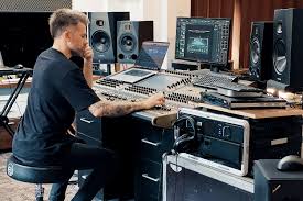 En çok ilk single'ı dana (eski. Florin Ristei On The A7x Factor Adam Audio