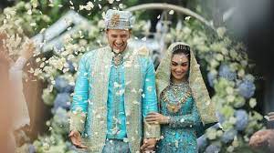 Usai foto prewedding, kini terlihat ammar berada di sebuah butik. Ammar Zoni Irish Bella Usung Konsep Internasional Untuk Resepsi