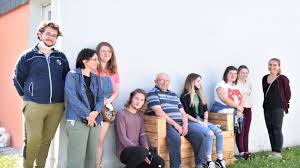 Tessy-Bocage. Huit jeunes créent des bancs pour les aînés