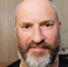 Tomorrow we're in Paris! Heidi Evans is the founder of Women of Paris, a  tour business illuminating the women who shaped the City of Lights. We chat  about the difficulty of guiding