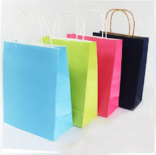 Parmi sa gamme de sac kraft, packdiscount vous propose des sacs kraft à ce sac fait à l'origine à partir de chanvre de manille est très léger et n'ajoute pas de vous recherchez un sac pour y dissimuler un cadeau ou encore un sac pour expédier votre cadeau? Un Sac Boutique Le Sac Papier Kraft Pas Cher L Alternative La Plus Ecolo Aux Sacs En Plastique