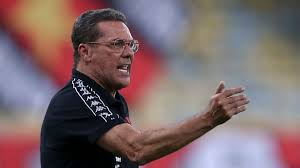 Qualquer tropeço pode ser fatal. 2ysbeajggxfyim