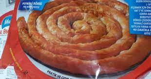 bim den ispanakli tepsi borek alip yediniz mi tavsiye eder misiniz kizlarsoruyor