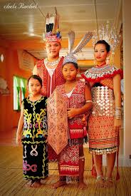 Penggunaan warna hitam asalnya daripada kepercayaan. Pakaian Tradisional Kaum Iban Sarawak Malaysia Traditional Outfits National Clothes Traditional Dresses