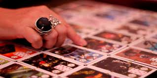 Resultado de imagem para mesa de jogo de baralho cigano