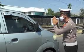 Mantiri honandar pasang wifi gratis di kota bitung. Lalu Lintas Pantura Demak Macet Karena Perbaikan Jalan Polisi Mohon Maaf Sabar Dulu Bagian 1