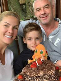 Ana hickmann fez uma publicação nas redes sociais em apoio ao marido, alexandre correa. Ana Hickmann Fala Do Cancer Do Marido Sei Que Ele Vai Vencer Mais Essa Batalha Fabia Oliveira O Dia