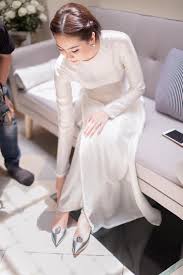 4 bộ áo dài và 7 bộ váy cưới, "cô gái thời tiết" Mai Ngọc xứng ...
