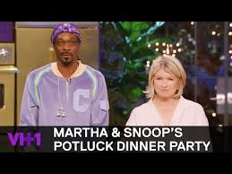 In another pot, turn up to a medium heat, melt the butter and add mayo (and cream, for the sadists) — whisk together. Martha Stewart And Snoop Dogg Are Tv S Most Unlikely Duo