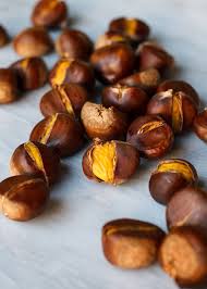La raccolta delle castagne si effettua tra settembre e ottobre recuperando dal suolo i la curatura è tanto semplice quanto efficace: Castagne Conservazione
