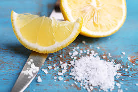 Oltre a profumare la casa e a coprire gli odori sgradevoli di fumo o cucina, il palo santo allontana in modo naturale gli insetti (zanzare, in primo luogo); Eliminare I Cattivi Odori In Casa Con 7 Semplici Ingredienti Helpling Blog