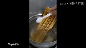 Panaskan minyak goreng, tumis bawang putih dan bawang bombay hingga harum. Spaghetti Bolognese Carbonara Cara Mudah Rebus Spaghetti Youtube