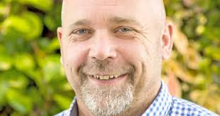 Fastighetsprofilen Olle Larsson: Känd för att köpa sådant som ingen annan  vill röra