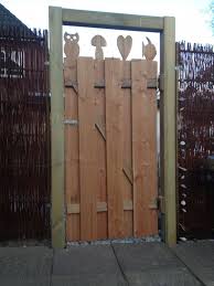 Gartentor Mit Symbolik Garten Gartentore Gartentor Bauen