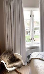witte linnen gordijnen in je slaapkamer met verduisterende voering zodat het wel lekker lang donker blijft en de white linen curtains curtains linen curtains