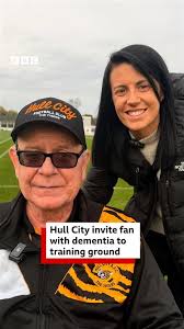 Chris Martin has about 48 hours in Hull. So where would you take him? Tap  the link in our bio to vote for your favourite Coldplay song ahead of the  big gigs.