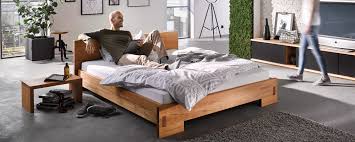 Bei studierenden ist ein bett aus paletten beliebt. Bett Zen 10 Designer Massivholzbett Mit Tradition