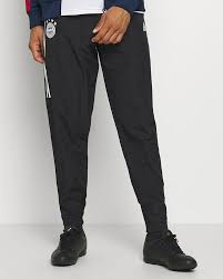 Collezione adidas abbigliamento sportivo adidas fc bayern monaco 2017 ufficiale ed originale, in offerta solo da modacalcio. Pantaloni Tuta Bayern Adidas Presentation Nero Uomo 2020 21