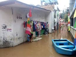 Hampir keseluruhan pulau pinang lumpuh akibat banji besar. Waduh Hujan Mulai Guyur Pondok Pinang Warga Panik Banjir Bakal Lama Surut Okezone Megapolitan