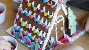 Take a sneak peak at the movies coming out this week (8/12) nuevas películas en estreno este fin de semana: Christmas Kit Homes Gingerbread House Roadtest