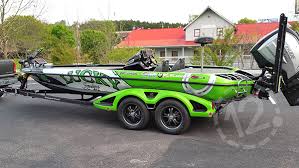 It is important that you work with a reputable company when considering a wrap for your boat. 6 Reasons Why You Should Choose A Professionally Designed Boat Wrap 12 Point Signworks