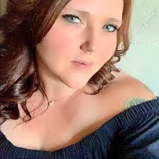 Marci Laird's Instagram, Twitter & Facebook