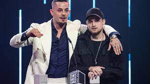 We got a backdrop 3 x 4m. Schon Wieder Loco Escrito Gewinnt Preis Fur Den Best Hit Watson