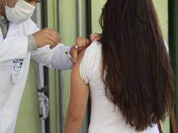 Fila para vacinação de pessoas de 29 anos na cidade de sp leva até duas horas Vacinacao Em Sp Veja Datas Para Adultos De 29 E 28 Anos