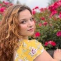 Lauri Kennedy's Instagram, Twitter & Facebook