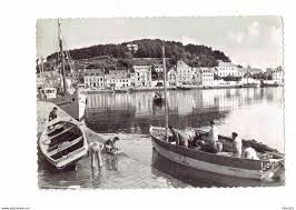 Cpm 29 Audierne Le Port Yvon I B 5583 Animation Bateau Kerity 1959 Audierne Camaret Sur Mer Bateau Fouesnant