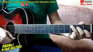 Chord lagu biar aku yang pergi. Dadali Di Saat Aku Pergi Tutorial Chord Versi Mudah Youtube