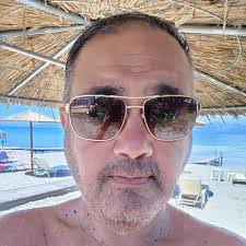 Best affordable point and shoot? Photo for attention.