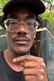 Why does the Facebook invite button not change after inviting someone?