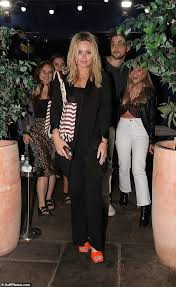 She managed to grab the number two spot on the british charts with her song more than in love. Beqdulf6 1zsom