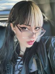 Searching for someone who can handle a goth baddie 🖤