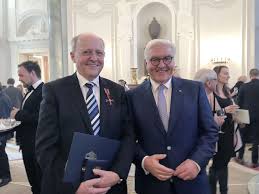 Bundesverdienstkreuz für Honorarprofessor der TU Dresden Dr. Rainer Gebhardt  — TU Dresden — TU Dresden