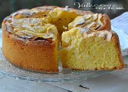 Perfetta per le colazioni lente del week end, si adatta benissimo anche a. Torta Di Mele Con Crema Pasticcera E Mascarpone