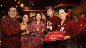 Guna dijadikan pertimbangan anda dalam menggunakan pakaian yang cantik dan elegan. Bangkitkan Kain Endek Ini Yang Dilakukan Disperindag Gianyar Tribun Bali