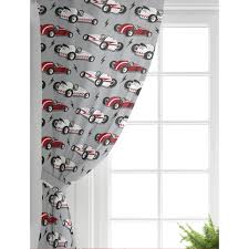 Çocuk odalarına girecek olan ışığın tam anlamı ile ayarlanabilmesi adına fon perde kumaşlarının seçiminde dikkatli olmak gerekir. Realhomes Yaris Arabali Dijital Baskili Modern Cocuk Odasi Fon Perde Realhomes