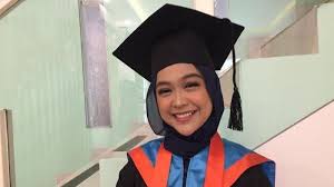 Soalnya pengen kuliah sambil kerja. Akhirnya Wisuda Setelah 7 Tahun Kuliah Ria Ricis Kerja Sambil Kuliah Itu Nggak Gampang Tribun Bali