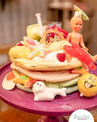 Die mutter gibt rotkäppchen ein stück kuchen und eine flasche wein. Sweet Easy Enie Backt Kuchen Kunstlerin Sophia Stolze Zaubert Einen Crazy Cake Das Rezept Findet Ihr Auf Sixx De Oder Hier Zum Nach Backen Https Www Sixx De Tv Enie Backt Rezepte Regenbogen Pavlova Sweetandeasy Facebook